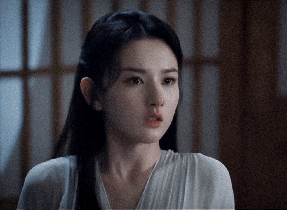 In the midst of a heated ancient costume drama market, the competition among the 95 flowers, a term referring to actresses born in the 1990s, has intensified. The lead actresses, such as Yu Shuxin and Zhao Lusi, are vying for the top spot, with their fans actively comparing data to prove their idols' superiority. However, unlike the stable lineups of the 85 and 90 flowers, the 95 flowers' positions are still unclear, with no consensus on the most popular and talented actresses of this generation.