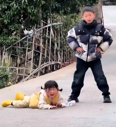 China's Youngest Social Media Star Starts Kindergarten Amid Controversy