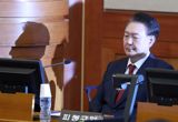 In a historic move, the Constitutional Court of South Korea voted unanimously on April 4 to impeach President Yoon Suk-yeol, immediately stripping him of his presidential duties. This decision marks Yoon as the second president in South Korean history to be impeached, following in the footsteps of Park Geun-hye. The ruling was made after a thorough review of the charges brought against Yoon, primarily focusing on his declaration of a state of emergency in December, which the court deemed unconstitutional and an abuse of power.