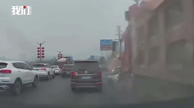5 Dead, 1 Injured in Devastating Multi-Vehicle Collision on Sichuan Bridge