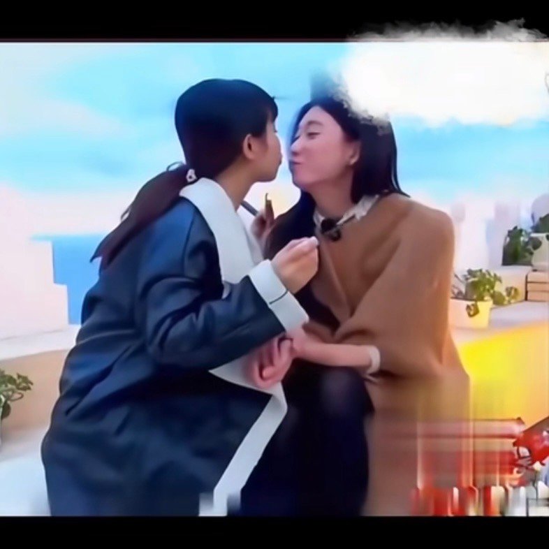 Breaking Dimensional Barriers: Chen Yi's Captivating Performance