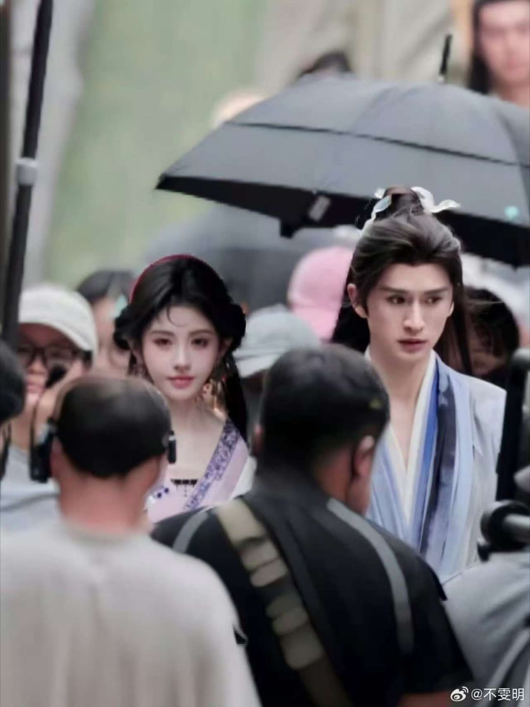 The phrase “鞠婧祎生图,” which translates literally as “Ju Jingyi raw image,” has become a viral shorthand on Chinese social media for unedited photographs of the singer‑actress. In recent weeks the term has surged across Weibo, sparking a flurry of comments, likes and endless side‑by‑side comparisons that reveal how deeply Chinese netizens care about the line between natural beauty and digital enhancement.