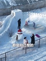 As the Chinese New Year celebrations unfold, a group of unsung heroes continue to work tirelessly behind the scenes, ensuring the smooth operation of our daily lives. They are the medical staff, chefs, highway and subway system operators, sanitation workers, delivery personnel, and other essential workers who bravely choose to forgo family reunions and festivities to keep our society running.