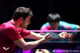 In a thrilling match that went to four sets, Chinese table tennis player Lin Gaoyuan emerged victorious, defeating his opponent Ocharov with a score of 3-1 in the men's singles round of 16 at the WTT Incheon Championship. The match was closely contested, with Lin Gaoyuan taking the first two sets 11-7 and 12-10, before Ocharov fought back to win the third set 14-12. However, Lin Gaoyuan regained his form in the fourth set, winning 11-3 and securing his spot in the quarterfinals. This win not only showcases Lin Gaoyuan's prowess but also underscores his consistent performance against Ocharov, cementing his position in the competition. The precise and calculated plays by Lin Gaoyuan were key to his success, demonstrating his skill and strategy in outmaneuvering his opponent.